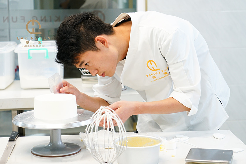 廣東哪里有學做蛋糕面包的學校