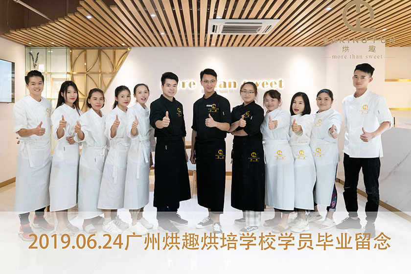 烘焙蛋糕師,一個(gè)適合女生的高收入工作
