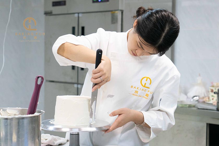 專業(yè)蛋糕老師手把手教你如何學做蛋糕